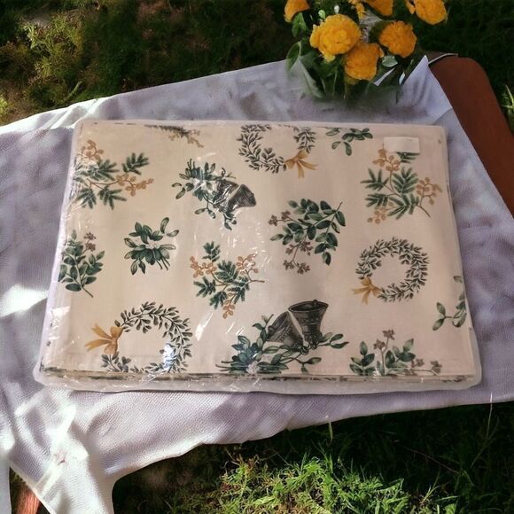 6 MARTHA STEWART Placements Bells Greenery Fabric Christmas Holiday Winter NEW.  - Picture 7 of 11